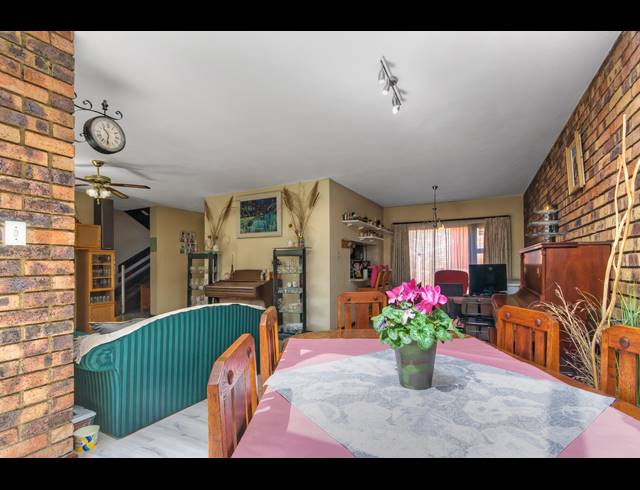 3 BEDROOM HOUSE FOR SALE IN LONEHILL